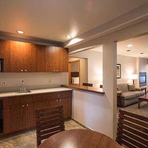 One-Bedroom Suite Two Queen Beds